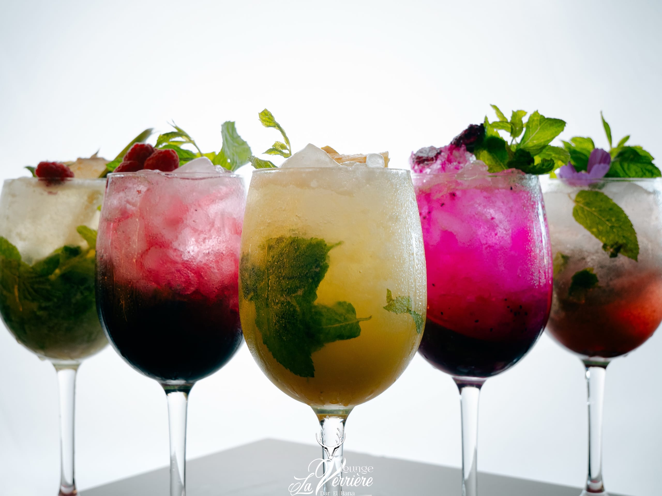 Cocktails, three-quarter, ice and mint